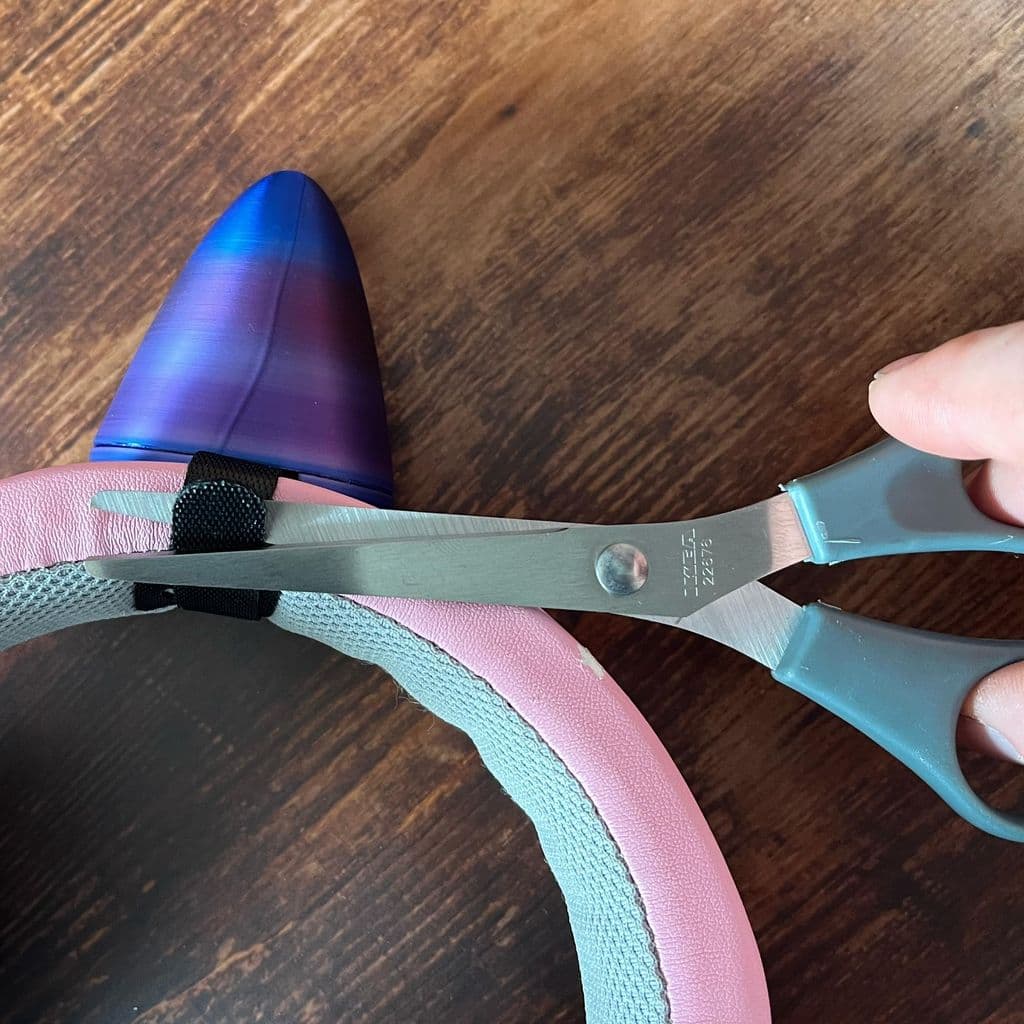 Überschüssiges Klett abschneiden