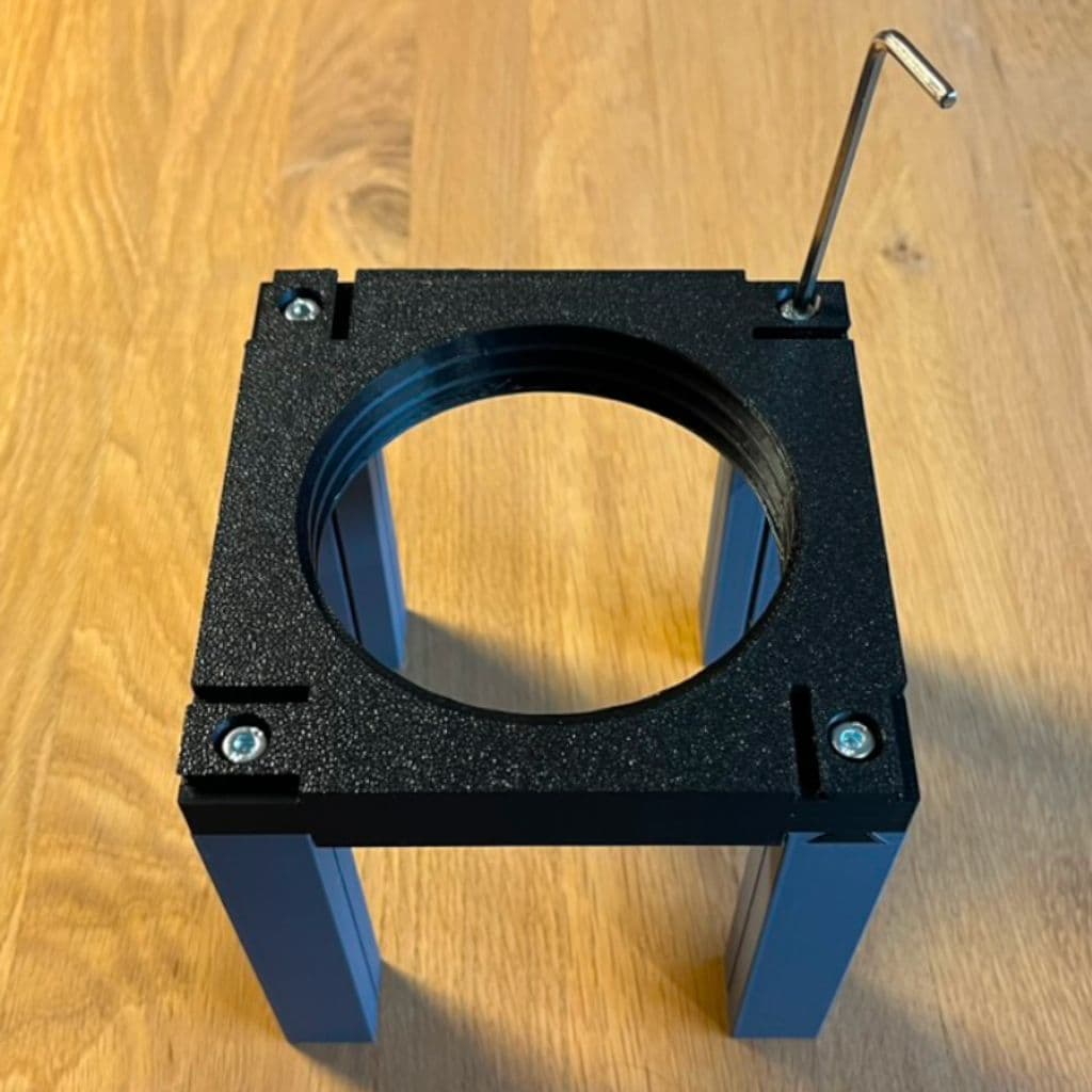 Boden und Stützen verschrauben